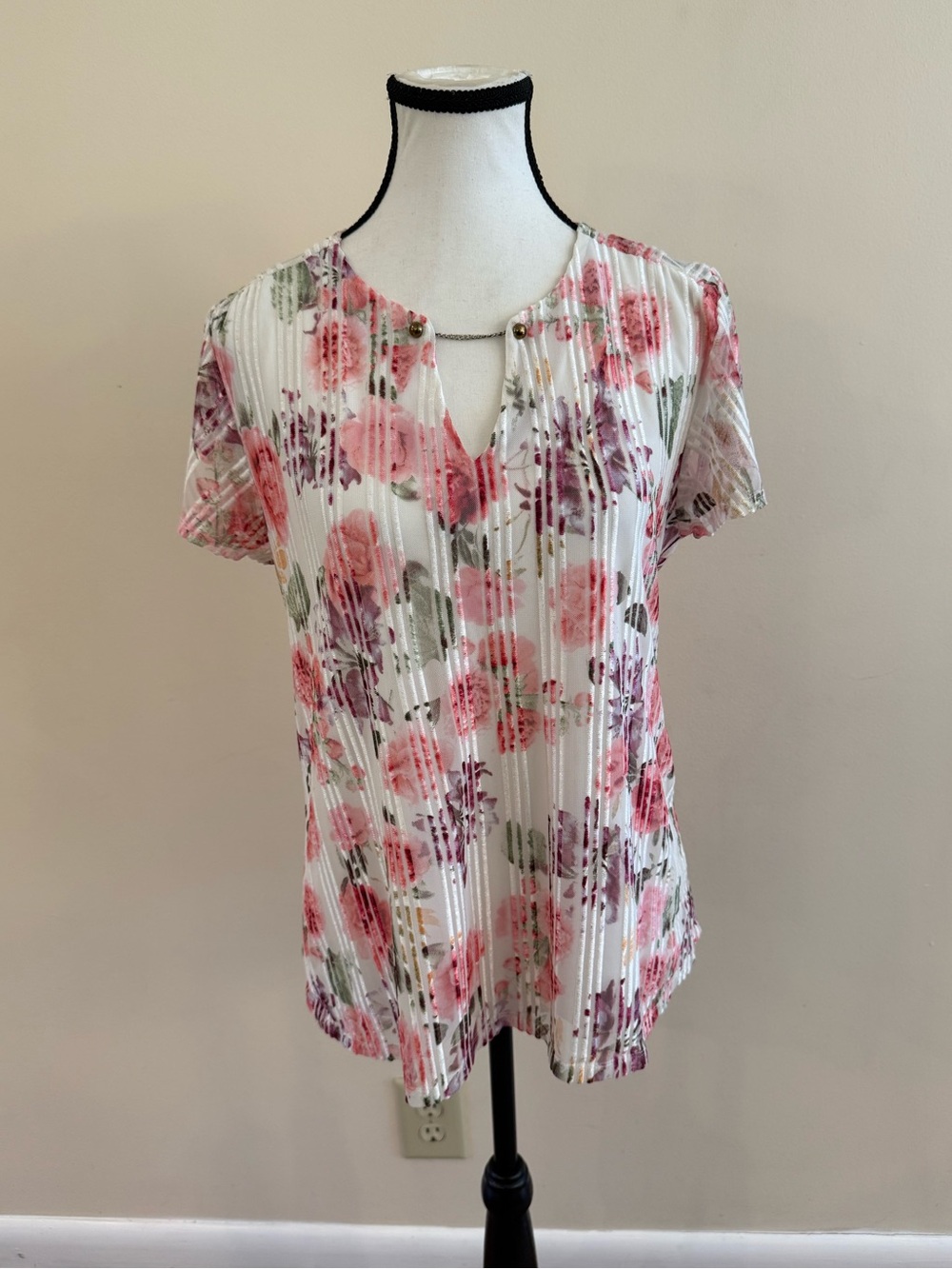 Sarah Michelle Floral Keyhole Short-Sleeve Top - Pink/Green size Medium